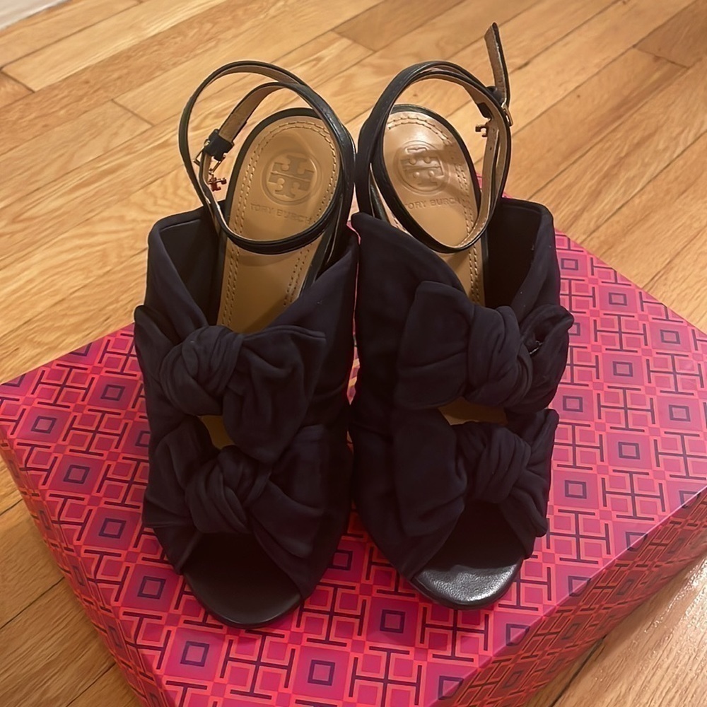 NWT Tory Burch Eleanor 105mm Sandals in Navy - size 5 - Picture 4 of 7